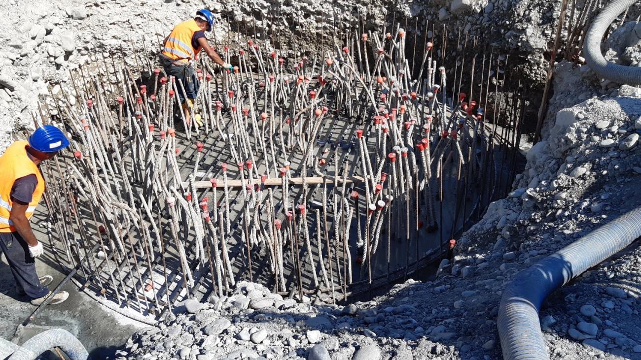 Seconda pila posa armature aggiuntive e getto successivo