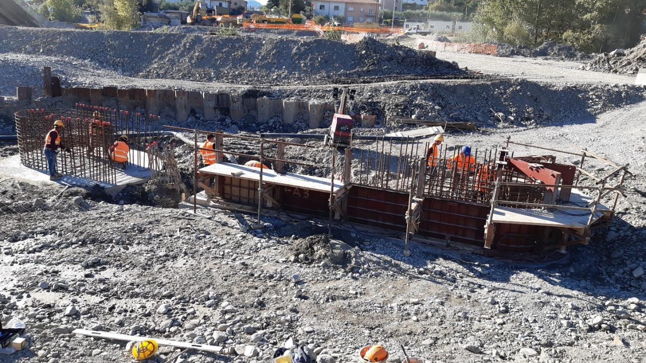 Completamento montaggio cassero per getto di elevazione della pila 2