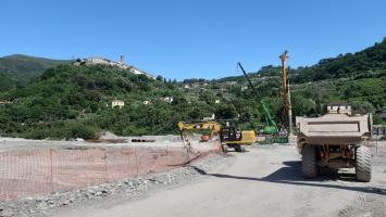 Lavorazioni pista in alveo per pila tre